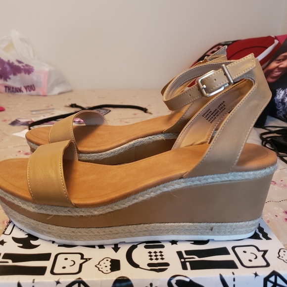 Open toe sandals - Picture 2 of 4